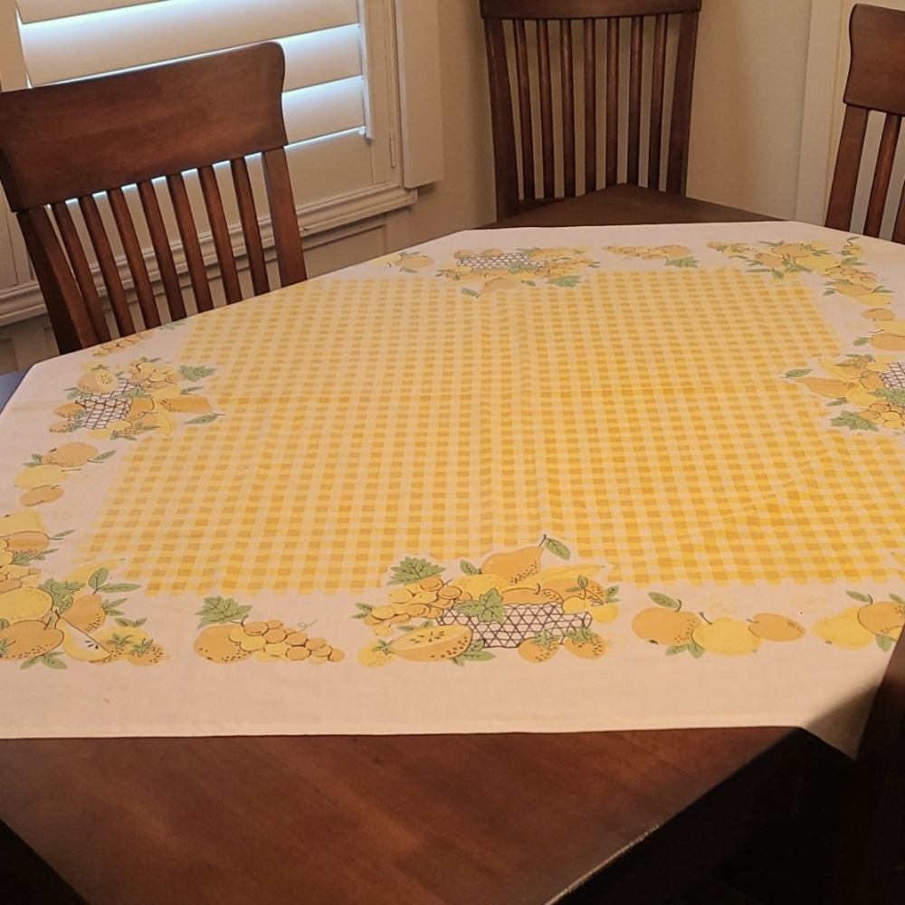 🍊🍐 Vintage Tablecloth Fruit/Gingham Print
